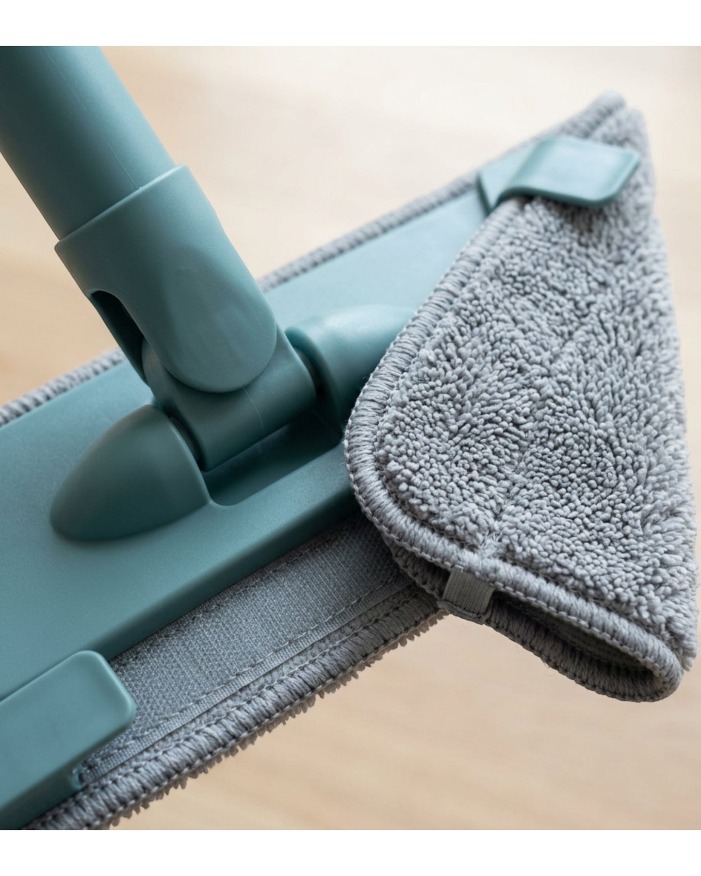Villd Triangular Pivot Microfiber Mop 32 cm with 2 Pads Teal - Detail view